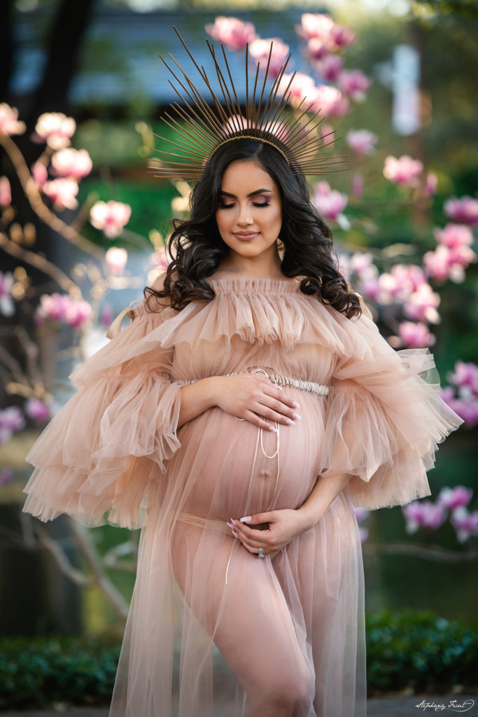 Soft Glam Look For Your Fine Art Maternity Session