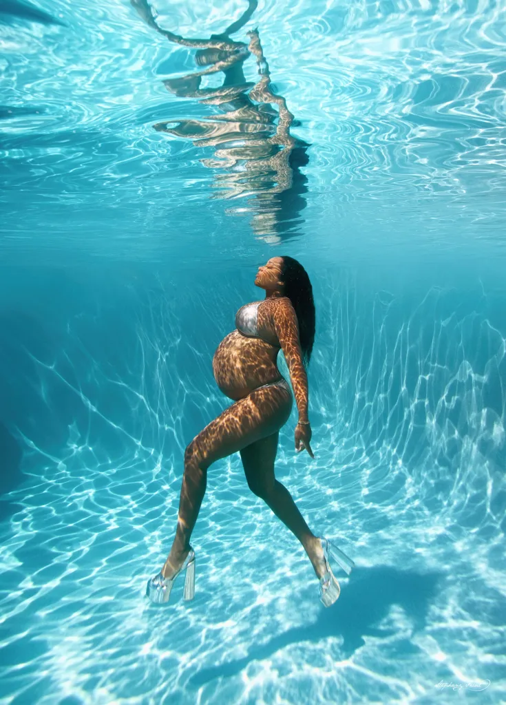 Underwater maternity photo session experience by Stephany Ficut Photograhy